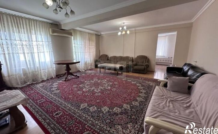 5-комн квартира Махачкала, улица Ирчи Казака, 48Д