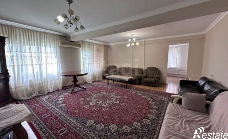 5-комн квартира Махачкала, улица Ирчи Казака, 48Д