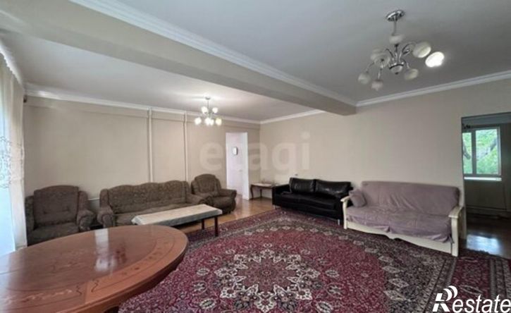 5-комн квартира Махачкала, улица Ирчи Казака, 48Д