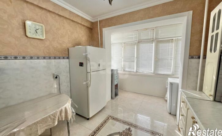 3-комн квартира Махачкала, улица Каримова, 6к2